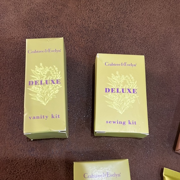 NWT-Crabtree & Evelyn Trial Size Kit - Picture 2 of 5